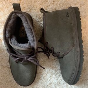 Men’s gray ugg neumel boots size 11 - LIKE NEW